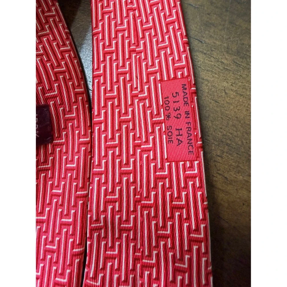 Hermes Paris Red Silk Geometric H Logo Basketweave Tie 5139 HA Made in France
